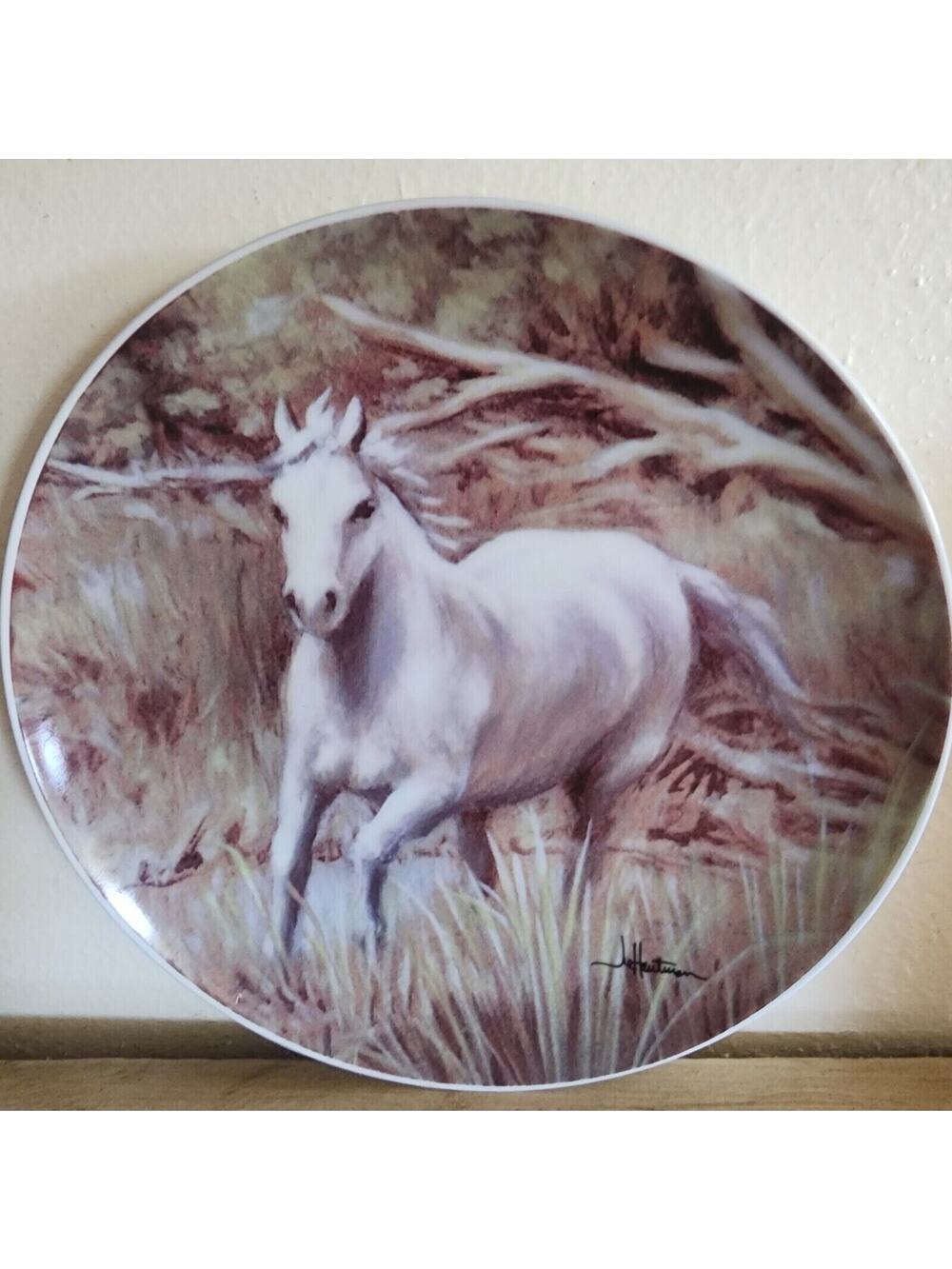Tone World 2001 Hautman Brothers Collector Plate 8 1/4" Beautiful White Horse *